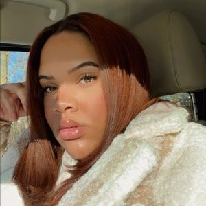 Meet your Posher, Alexis